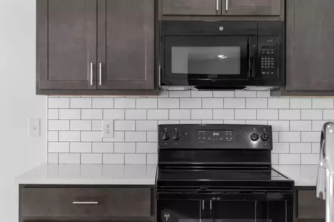 Kitchen - 403 N Cheyenne Valley Rd, Nixa, MO 65714 photo 3 of 5