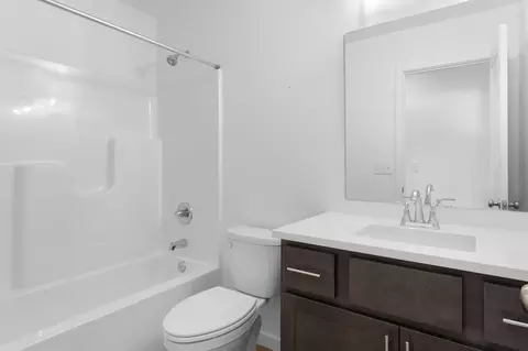 Bath - 403 N Cheyenne Valley Rd, Nixa, MO 65714 photo 1 of 1