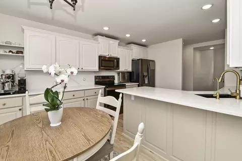 Kitchen - 285 Steury Rd, Springfield, MO 65809 photo 6 of 8