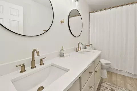 Bath - 285 Steury Rd, Springfield, MO 65809 photo 4 of 5