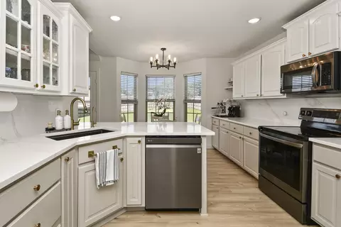 Kitchen - 285 Steury Rd, Springfield, MO 65809 photo 2 of 8