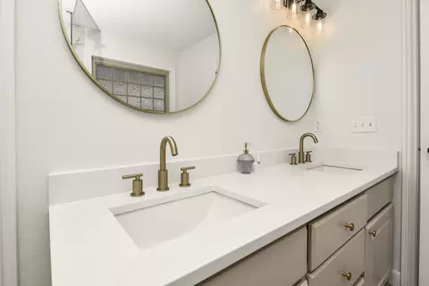 Bath - 285 Steury Rd, Springfield, MO 65809 photo 3 of 5
