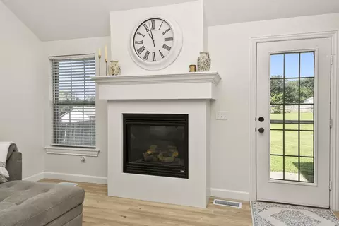 Entry Way - 285 Steury Rd, Springfield, MO 65809 photo 2 of 3