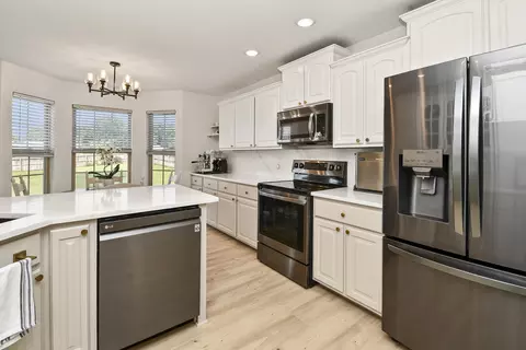 Kitchen - 285 Steury Rd, Springfield, MO 65809 photo 8 of 8