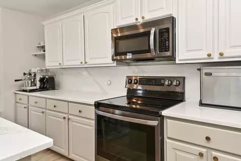 Kitchen - 285 Steury Rd, Springfield, MO 65809 photo 3 of 8