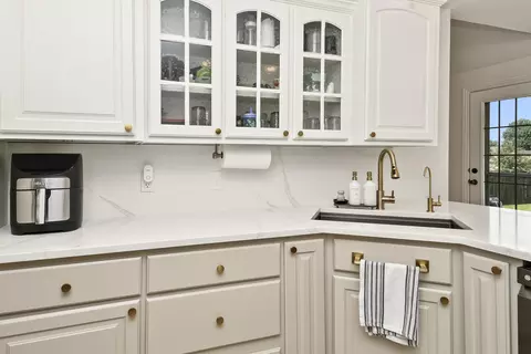 Kitchen - 285 Steury Rd, Springfield, MO 65809 photo 4 of 8