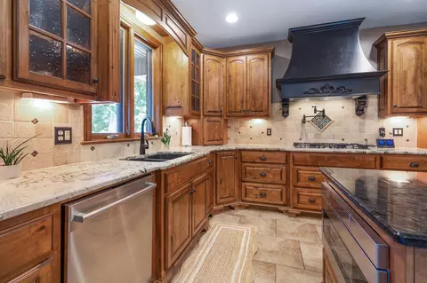 Kitchen - 114 Lake Expressway Trl, Branson West, MO 65737 photo 5 of 7