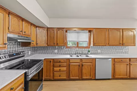 Kitchen - 1538 E Lindberg St, Springfield, MO 65804 photo 3 of 4