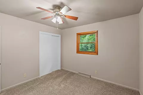 Bedroom - 1538 E Lindberg St, Springfield, MO 65804 photo 5 of 6