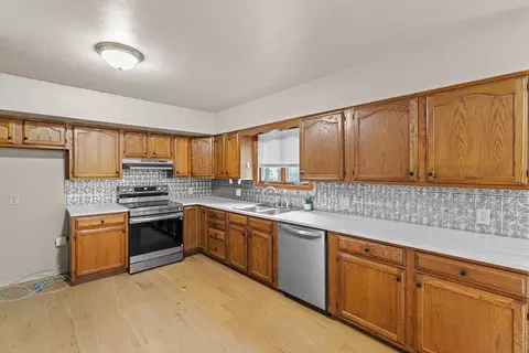 Kitchen - 1538 E Lindberg St, Springfield, MO 65804 photo 2 of 4