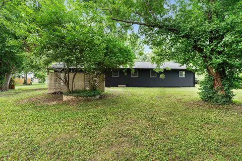 Exterior - 1538 E Lindberg St, Springfield, MO 65804 photo 5 of 8