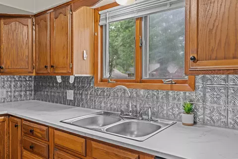 Kitchen - 1538 E Lindberg St, Springfield, MO 65804 photo 4 of 4