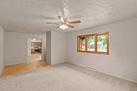 Living - 1538 E Lindberg St, Springfield, MO 65804 photo 3 of 4