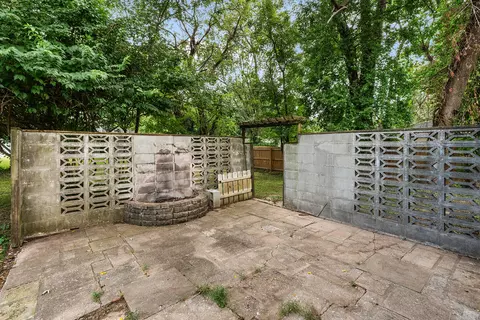 Exterior - 1538 E Lindberg St, Springfield, MO 65804 photo 6 of 8