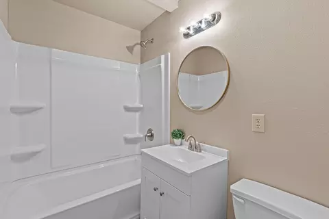Bath - 1538 E Lindberg St, Springfield, MO 65804 photo 3 of 3