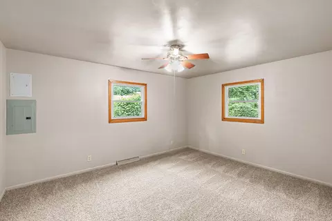 Bedroom - 1538 E Lindberg St, Springfield, MO 65804 photo 1 of 6