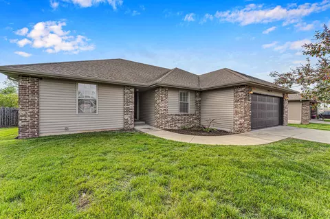 Exterior - 1054 S Tanner Dr, Springfield, MO 65802 photo 2 of 7