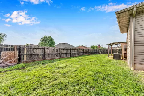 Exterior - 1054 S Tanner Dr, Springfield, MO 65802 photo 6 of 7