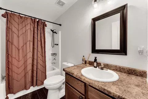 Bath - 1054 S Tanner Dr, Springfield, MO 65802 photo 2 of 2