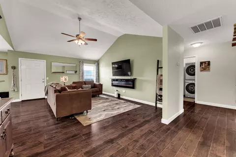 Entry Way - 1054 S Tanner Dr, Springfield, MO 65802 photo 2 of 3