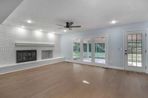 Living - 2435 E Michelle Pl, Springfield, MO 65804 photo 4 of 7