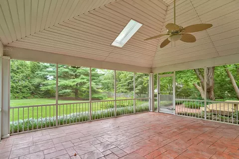 Exterior - 2435 E Michelle Pl, Springfield, MO 65804 photo 7 of 18