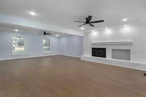 Living - 2435 E Michelle Pl, Springfield, MO 65804 photo 3 of 7