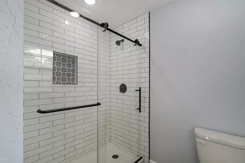 Bath - 2435 E Michelle Pl, Springfield, MO 65804 photo 3 of 5