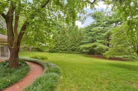 Exterior - 2435 E Michelle Pl, Springfield, MO 65804 photo 8 of 18