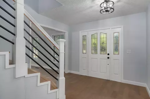 Entry Way - 2435 E Michelle Pl, Springfield, MO 65804 photo 1 of 5