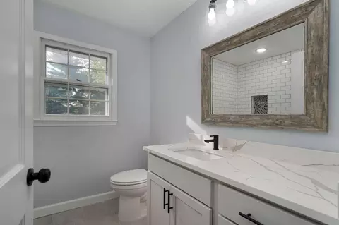 Bath - 2435 E Michelle Pl, Springfield, MO 65804 photo 4 of 5