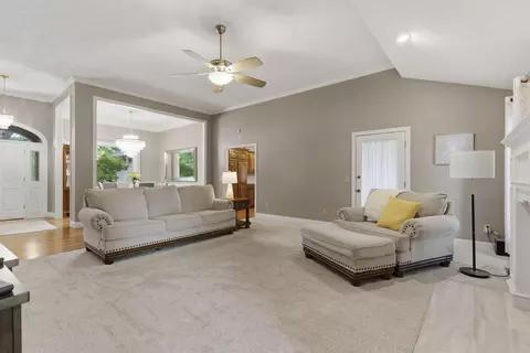 Living - 3955 Eastmoor St, Springfield, MO 65809 photo 2 of 5