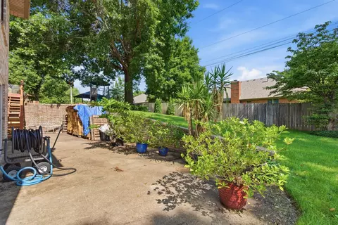 Exterior - 3955 Eastmoor St, Springfield, MO 65809 photo 8 of 11