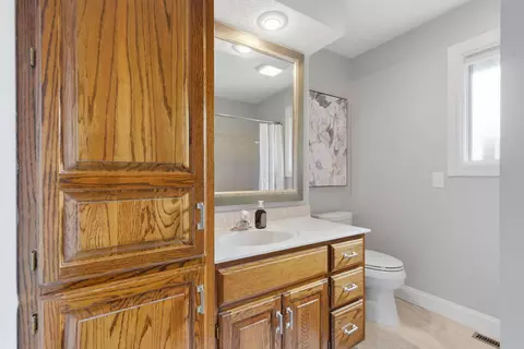 Bath - 3955 Eastmoor St, Springfield, MO 65809 photo 5 of 6