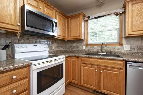 Kitchen - 4776 W Stanford St, Springfield, MO 65802 photo 3 of 3