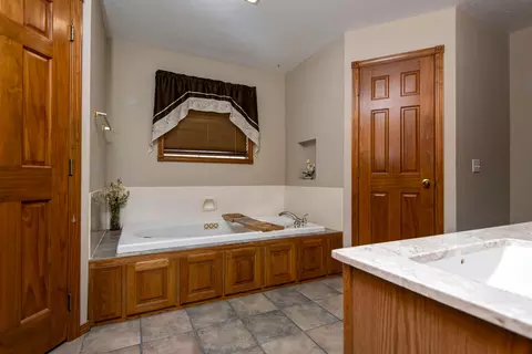 Bath - 4776 W Stanford St, Springfield, MO 65802 photo 1 of 3