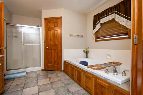Bath - 4776 W Stanford St, Springfield, MO 65802 photo 2 of 3