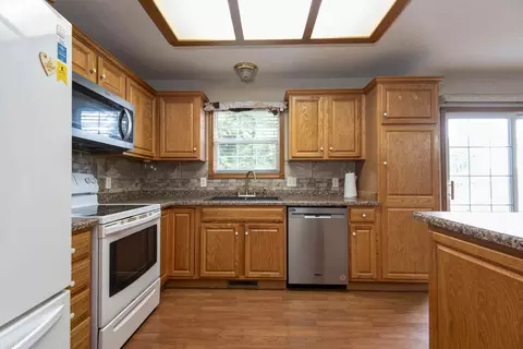 Kitchen - 4776 W Stanford St, Springfield, MO 65802 photo 2 of 3