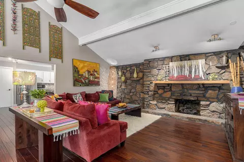 Living - 2506 E Melbourne Rd, Springfield, MO 65804 photo 4 of 10