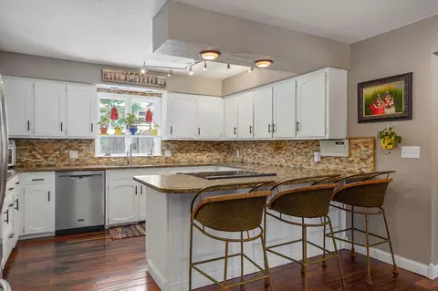 Kitchen - 2506 E Melbourne Rd, Springfield, MO 65804 photo 1 of 4