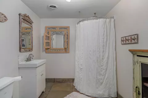 Bath - 2506 E Melbourne Rd, Springfield, MO 65804 photo 8 of 8