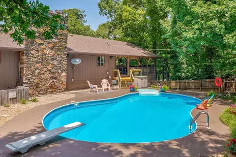 Exterior - 2506 E Melbourne Rd, Springfield, MO 65804 photo 14 of 20