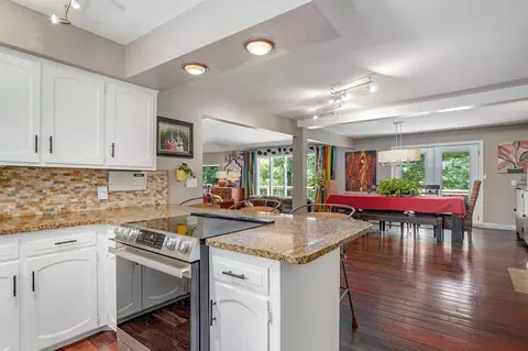 Kitchen - 2506 E Melbourne Rd, Springfield, MO 65804 photo 4 of 4