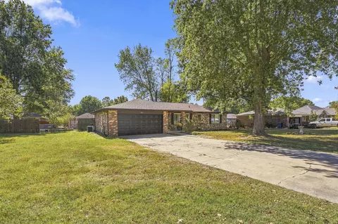 Exterior - 6946 W Lone Oak St, Springfield, MO 65803 photo 4 of 11