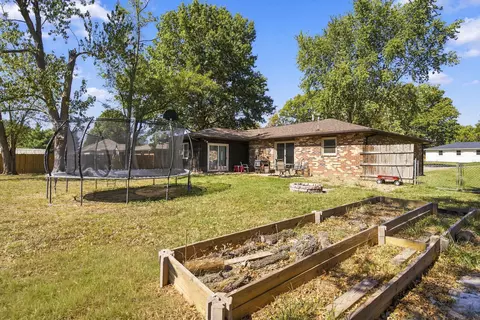 Exterior - 6946 W Lone Oak St, Springfield, MO 65803 photo 9 of 11
