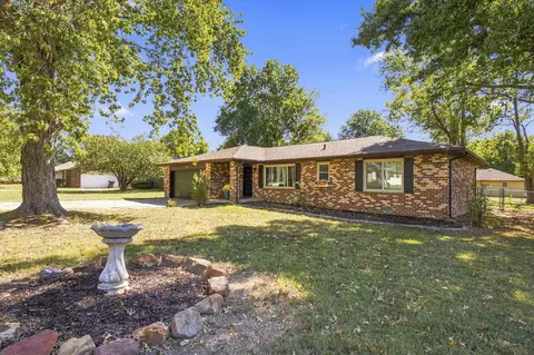Exterior - 6946 W Lone Oak St, Springfield, MO 65803 photo 6 of 11