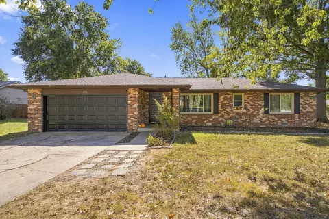 Exterior - 6946 W Lone Oak St, Springfield, MO 65803 photo 3 of 11