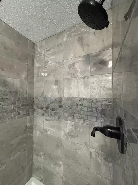 Bath - 2805 N Grant Ave, Springfield, MO 65803 photo 6 of 6