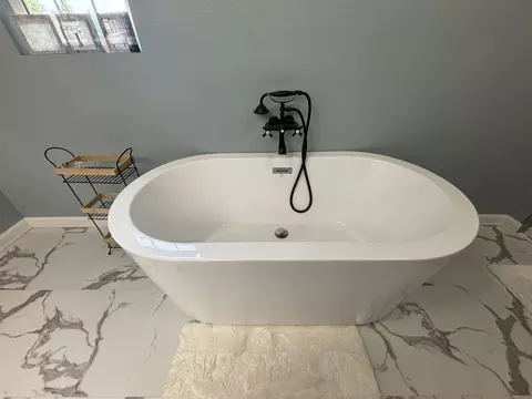 Bath - 2805 N Grant Ave, Springfield, MO 65803 photo 5 of 6