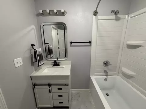Bath - 2805 N Grant Ave, Springfield, MO 65803 photo 1 of 6